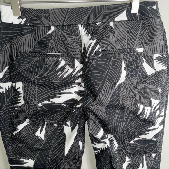 CHICO’s Black + White Palm Tree Capri Pants, size 0 (4) - Picture 5 of 8